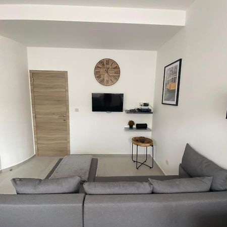 1-C Superbe Appartement Tres Calme Et Bien Decore Charleroi Exterior foto