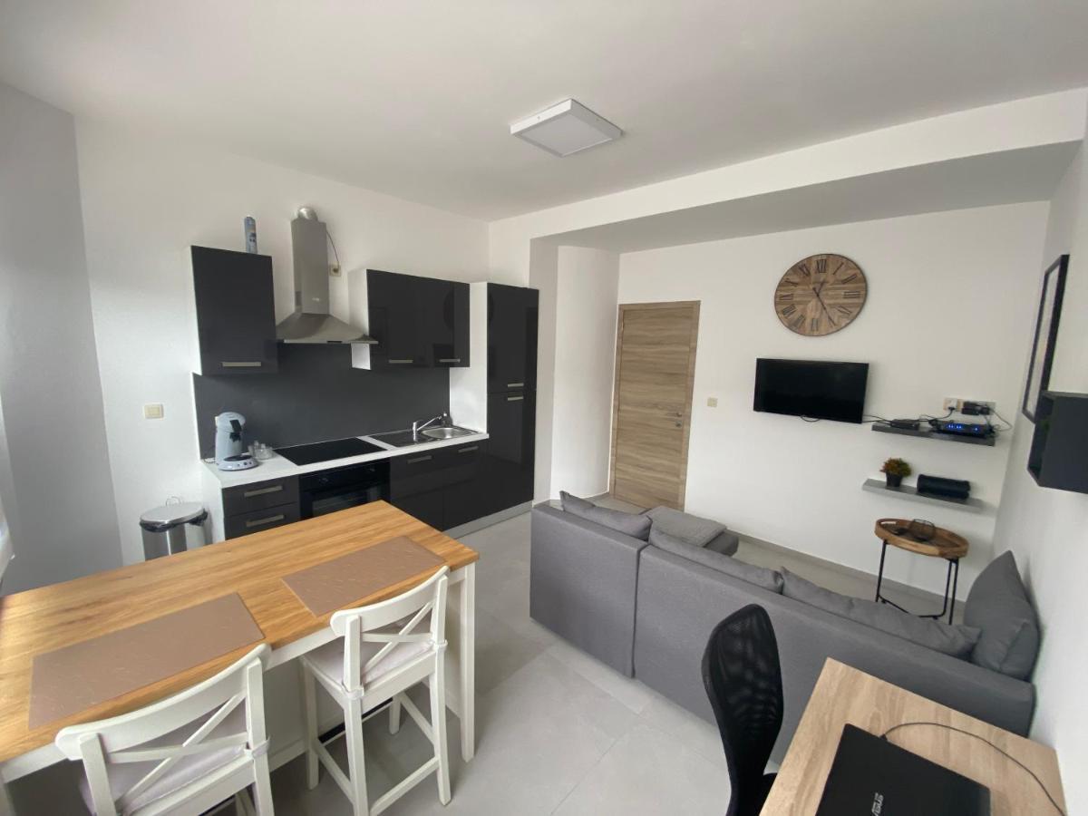 1-C Superbe Appartement Tres Calme Et Bien Decore Charleroi Exterior foto