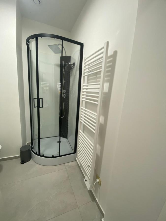 1-C Superbe Appartement Tres Calme Et Bien Decore Charleroi Exterior foto